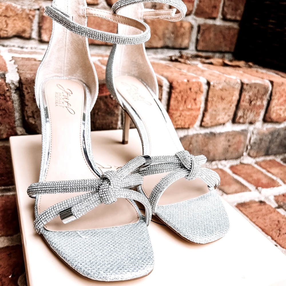 Brand new Jewel Badgley Mischka size 8 silver beaded dress sandals.